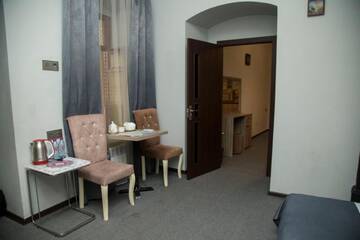 Фото номера Стандартный трехместный номер Отель Old Hotel In Baku г. Баку 9