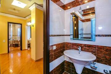 Фото номера Апартаменты с 3 спальнями Апартаменты Lux Apartment in Targovi Nizami Street г. Баку 22