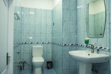 Фото номера Cемейный номер с собственной ванной комнатой Хостелы Travel Inn Hostel г. Баку 5