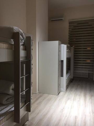 Фото номера Спальное место на двухъярусной кровати в общем номере для мужчин и женщин Хостелы Travel Inn Hostel г. Баку 7
