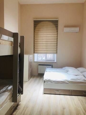 Фото номера Cемейный номер с собственной ванной комнатой Хостелы Travel Inn Hostel г. Баку 3