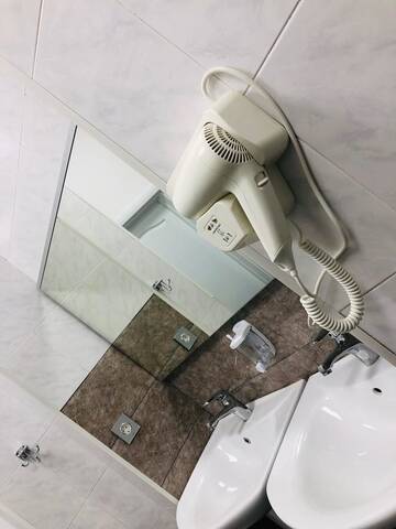 Фото номера Спальное место на двухъярусной кровати в общем номере для женщин Хостелы Travel Inn Hostel г. Баку 6