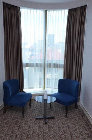 Фото номера Семейный номер с балконом Отель Rose Inn Hotel Baku г. Баку 5
