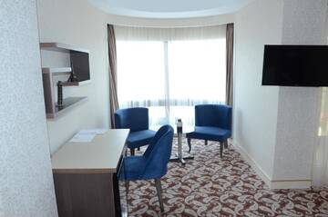 Фото номера Семейный номер с балконом Отель Rose Inn Hotel Baku г. Баку 6