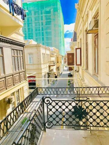 Фото номера Семейный номер с балконом Хостелы The Punjab Residency г. Баку 11