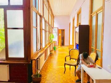 Фото номера Семейный номер с балконом Хостелы The Punjab Residency г. Баку 18