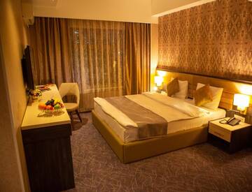 Фото номера Стандартный трехместный номер Отель Parkway Inn Hotel &amp; Spa г. Баку 5