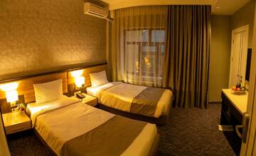 Фото номера Семейный номер с балконом Отель Parkway Inn Hotel &amp; Spa г. Баку 4