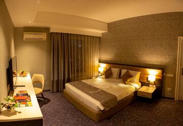 Фото номера Стандартный двухместный номер с 1 кроватью Отель Parkway Inn Hotel &amp; Spa г. Баку 2