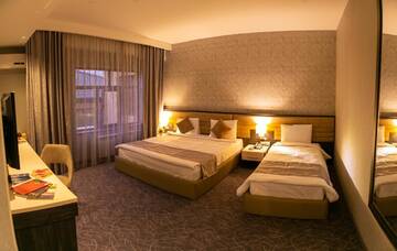 Фото номера Стандартный трехместный номер Отель Parkway Inn Hotel &amp; Spa г. Баку 2