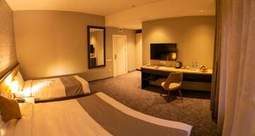 Фото номера Стандартный трехместный номер Отель Parkway Inn Hotel &amp; Spa г. Баку 3