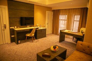 Фото номера Четырехместный номер Отель Parkway Inn Hotel &amp; Spa г. Баку 3