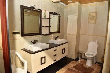 Фото номера Апартаменты с 3 спальнями Апартаменты Sheikh Apartment in Baku г. Баку 90