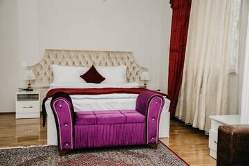 Фото номера Улучшенный двухместный номер с 1 кроватью Отель White House Hotel Baku г. Баку 3