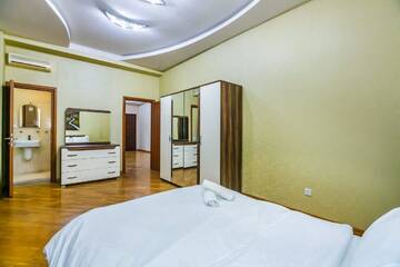 Фото номера Апартаменты с 3 спальнями Апартаменты Luxary Apartment Molocan Garden г. Баку 20