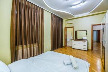 Фото номера Апартаменты с 3 спальнями Апартаменты Luxary Apartment Molocan Garden г. Баку 67