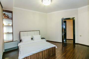 Фото номера Апартаменты с 3 спальнями Апартаменты Apartment on Tarqovu centr г. Баку 38