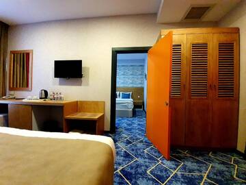 Фото номера Cемейный номер с собственной ванной комнатой Отель Porto Hotel Baku г. Баку 4