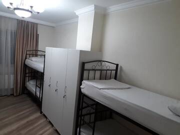 Фото номера Кровать в общем 8-местном номере для мужчин и женщин Хостелы Oscar Hostel г. Баку 2