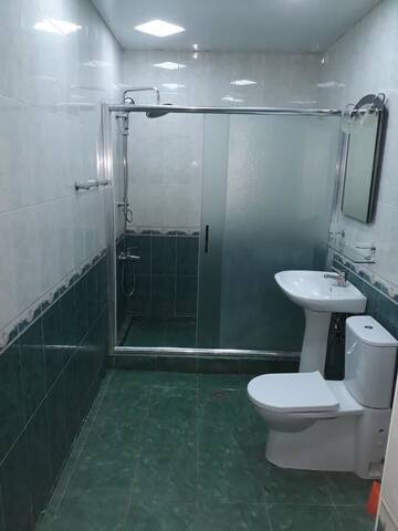 Фото номера Семейный номер с общей ванной комнатой Хостелы Oscar Hostel г. Баку 7