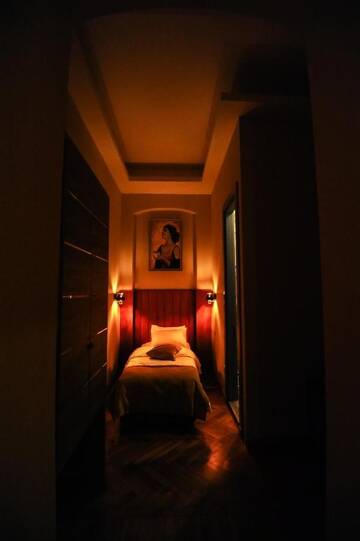 Фото номера Трехместный номер «Комфорт» Отель Renaissance Boutique г. Баку 3