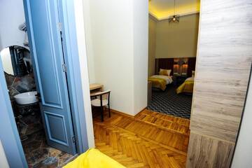 Фото номера Трехместный номер «Комфорт» Отель Renaissance Boutique г. Баку 4