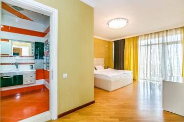 Фото номера Апартаменты с 3 спальнями Апартаменты Luxary Apartment On Tarqovu Centr г. Баку 43