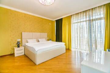 Фото номера Апартаменты с 3 спальнями Апартаменты Luxary Apartment On Tarqovu Centr г. Баку 50