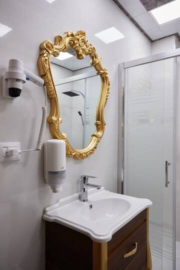 Фото номера Двухместный номер Делюкс с 1 кроватью и видом на море Отель Alison Hotel г. Баку 3