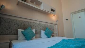 Фото номера Стандартный одноместный номер Отель Targovi Hotel Baku г. Баку 42