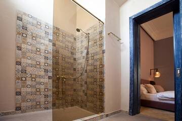 Фото номера Улучшенный номер с кроватью размера «king-size» Отель Kasamasa Hotel г. Баку 13