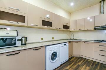 Фото номера Апартаменты с балконом Апартаменты VIP Apartment On Shaurma 6 Rooms г. Баку 34