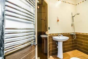 Фото номера Улучшенные апартаменты с сауной Апартаменты Apartment On MADO г. Баку 81
