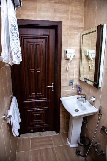Фото номера Стандартный двухместный номер с 1 кроватью Отель Mildom Hotel Baku г. Баку 15