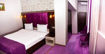 Фото номера Четырехместный номер с собственной ванной комнатой Отель Mildom Hotel Baku г. Баку 3