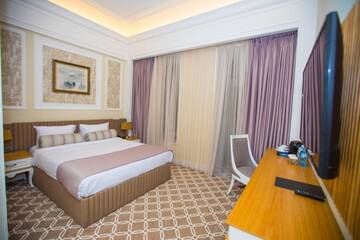 Фото номера Номер Делюкс с кроватью размера «king-size» Отель Theatrum Hotel Baku г. Баку 5