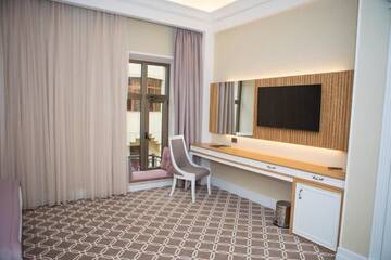 Фото номера Номер Делюкс с кроватью размера «king-size» Отель Theatrum Hotel Baku г. Баку 9