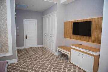 Фото номера Номер Делюкс с кроватью размера «king-size» Отель Theatrum Hotel Baku г. Баку 10