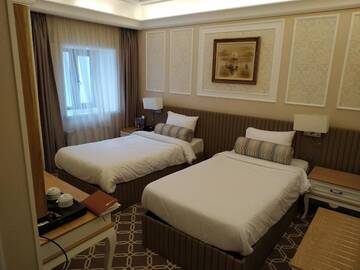 Фото номера Улучшенный двухместный номер с 2 отдельными кроватями Отель Theatrum Hotel Baku г. Баку 2