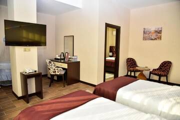 Фото номера Семейный двухместный номер с 1 кроватью Отель Supreme Hotel Baku г. Баку 5