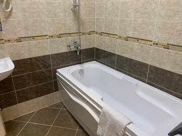 Фото номера Номер Делюкс с кроватью размера «king-size» Отель Sahil Park Hotel г. Баку 12
