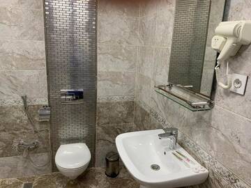 Фото номера Номер Делюкс с кроватью размера «king-size» Отель Sahil Park Hotel г. Баку 18