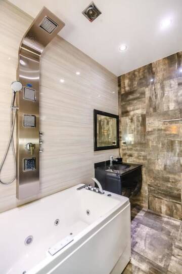 Фото номера Апартаменты с балконом Апартаменты Deluxe Apartment on Tarqovu centr г. Баку 57