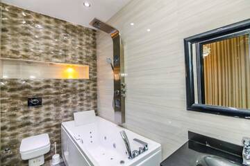 Фото номера Апартаменты с балконом Апартаменты Deluxe Apartment on Tarqovu centr г. Баку 23