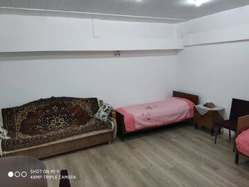 Фото номера Стандартный номер с 2 односпальными кроватями и диваном Хостелы EURO HOSTEL BAKU г. Баку 4