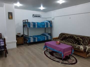 Фото номера Улучшенный четырехместный номер Хостелы EURO HOSTEL BAKU г. Баку 9