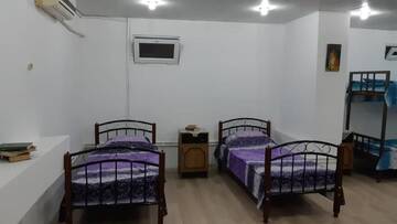 Фото номера Улучшенный четырехместный номер Хостелы EURO HOSTEL BAKU г. Баку 11