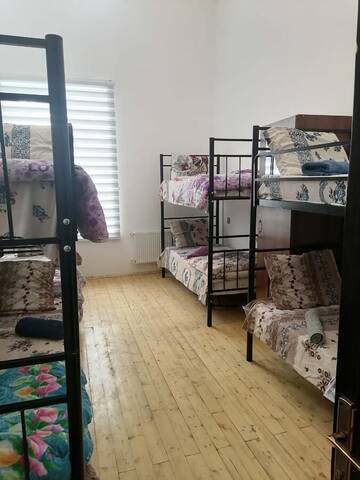 Фото номера Кровать в общем 8-местном номере Хостелы Crystal Palace Hostel г. Баку 3