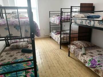 Фото номера Кровать в общем 8-местном номере Хостелы Crystal Palace Hostel г. Баку 2