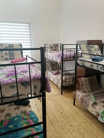Фото номера Кровать в общем 8-местном номере Хостелы Crystal Palace Hostel г. Баку 4